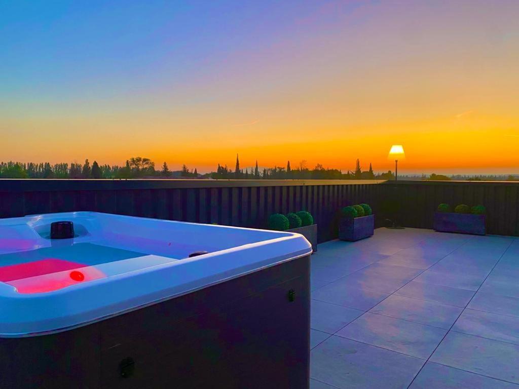 Saint Remy De Provence Roof Top Avec Jacuzzi מראה חיצוני תמונה